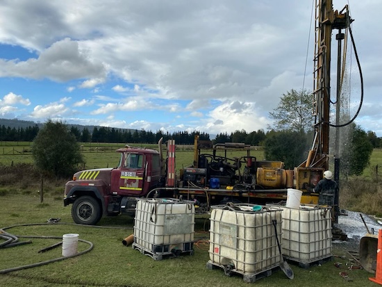 perforación de pozo profundo en Frutillar,máquina perforadora y Bins